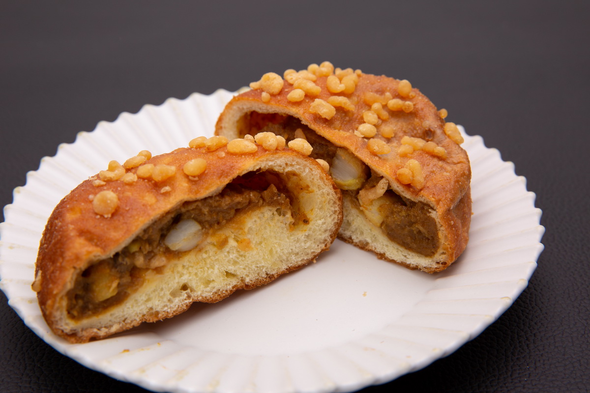 ホットクロス：名物のカレーパンをご紹介！ | 大阪堀江のパン屋さん